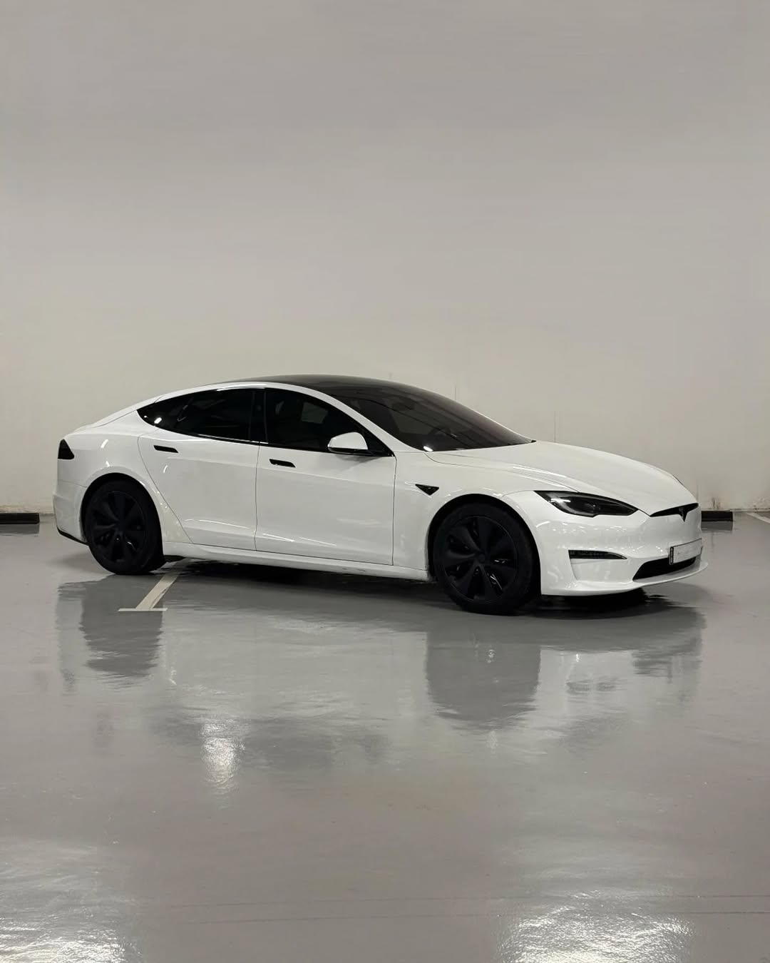 Tesla Model S Thumbnail 3