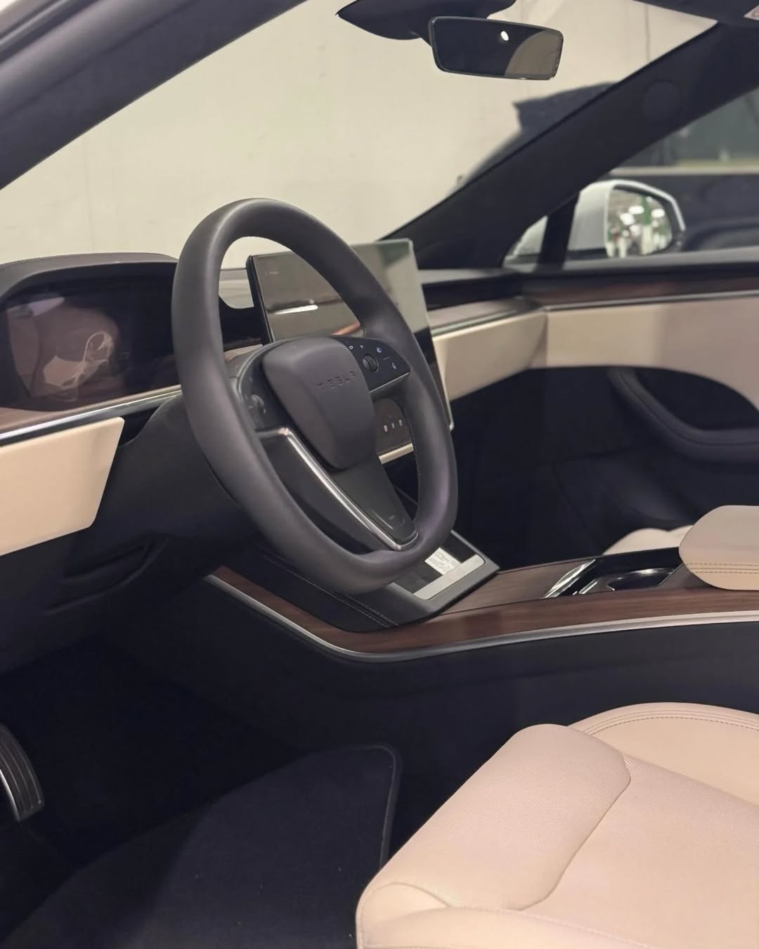 Tesla Model S Thumbnail 4