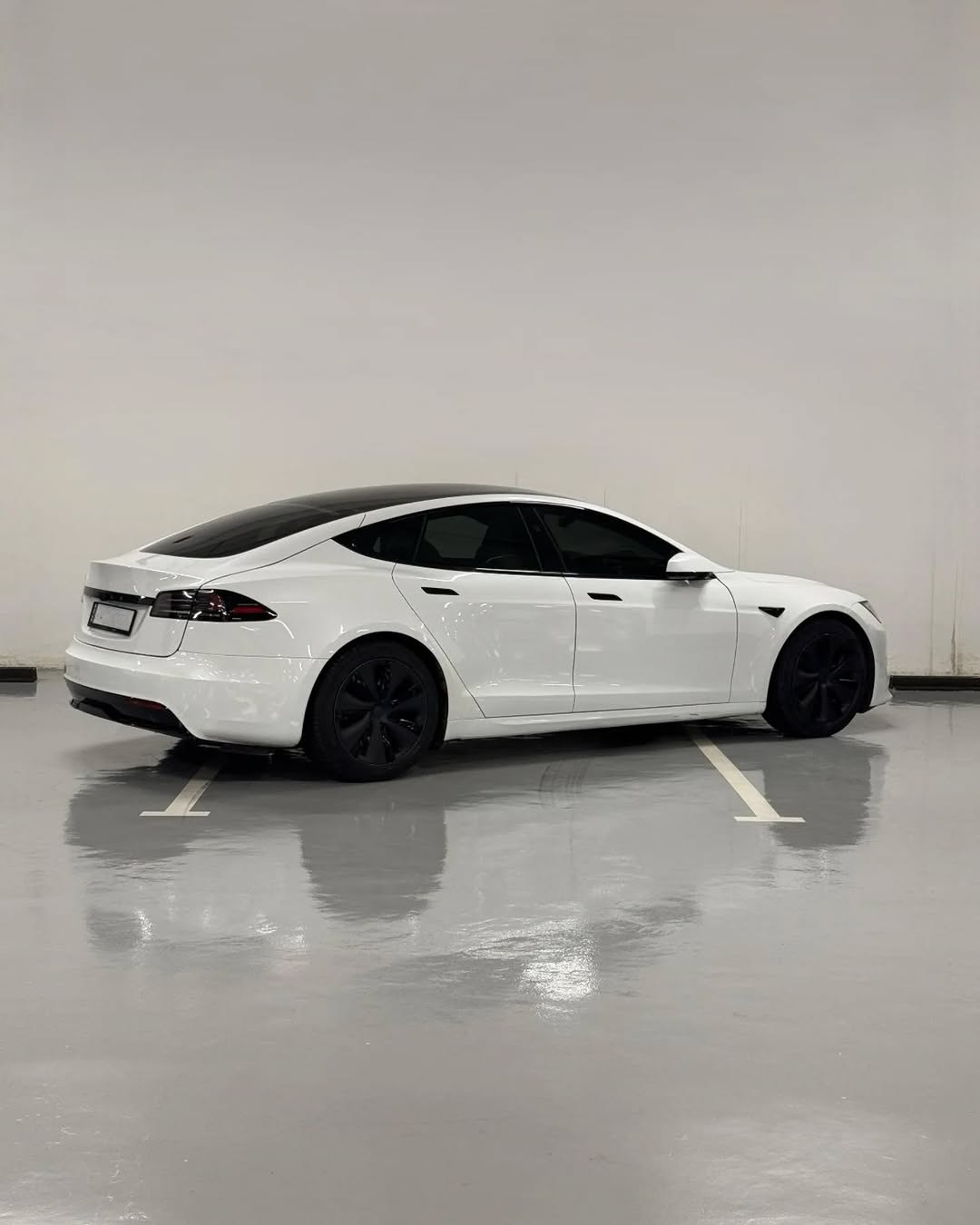 Tesla Model S Thumbnail 8