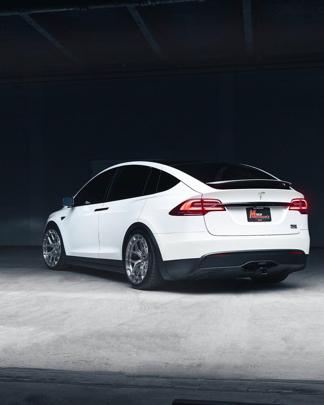 Tesla Model X Thumbnail 3