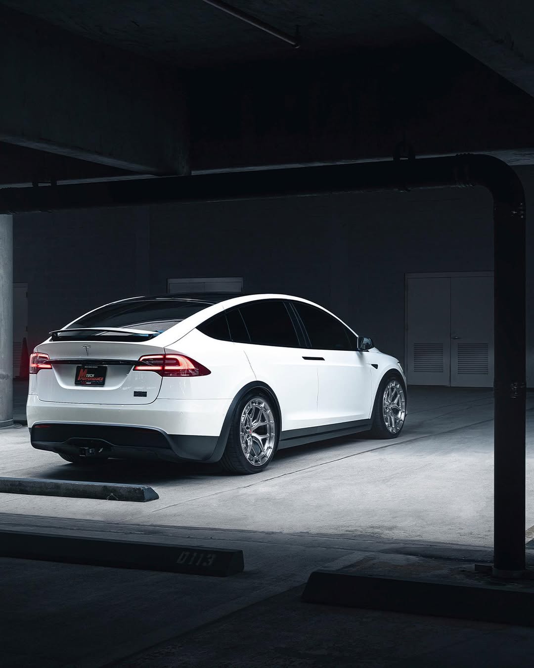 Tesla Model X Thumbnail 6