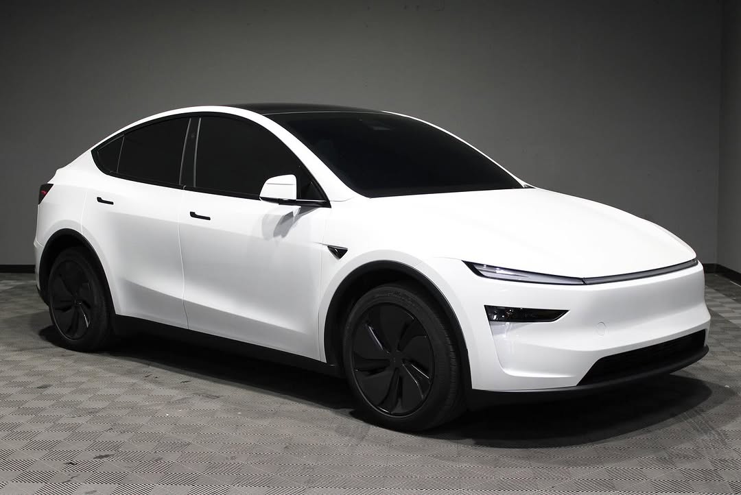 Model Y Plaid Thumbnail 2