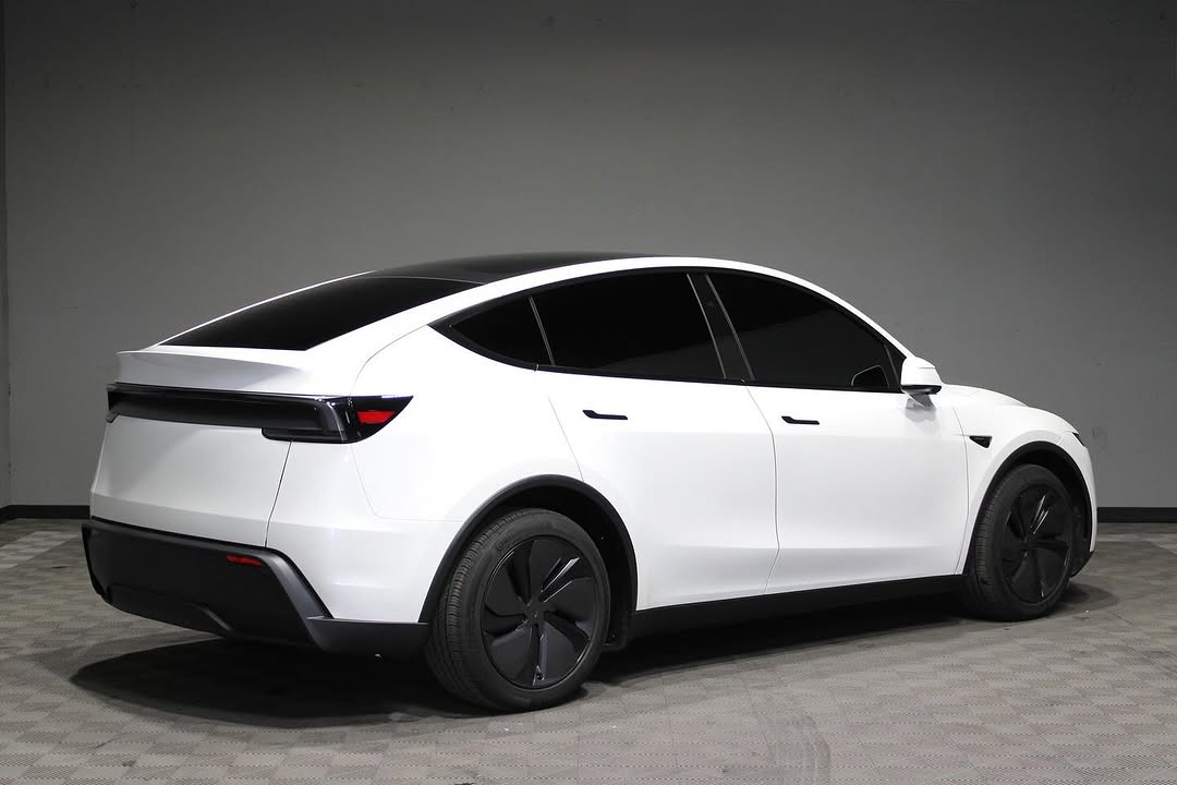 Model Y Plaid Thumbnail 4