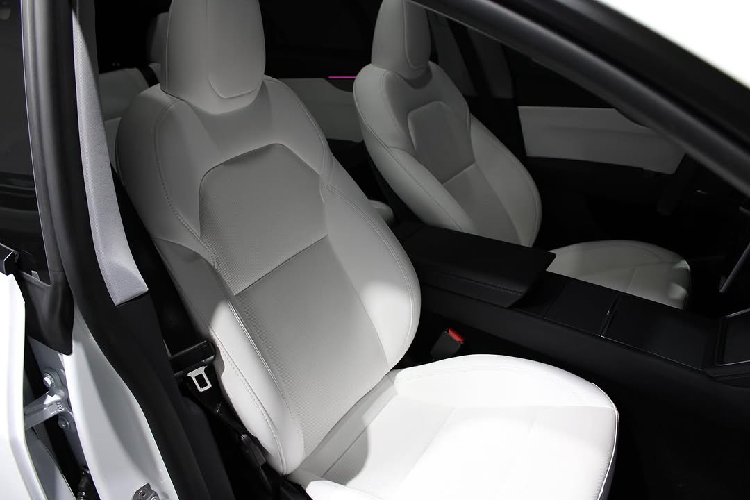 Model Y Plaid Thumbnail 6