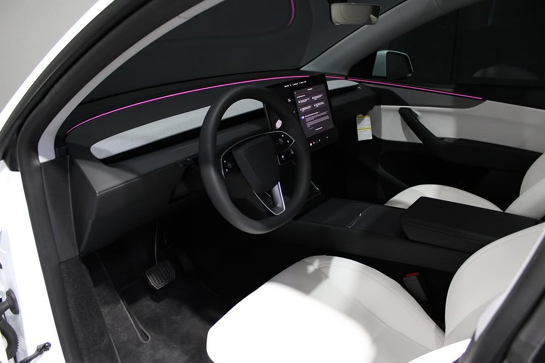 Model Y Plaid Thumbnail 10