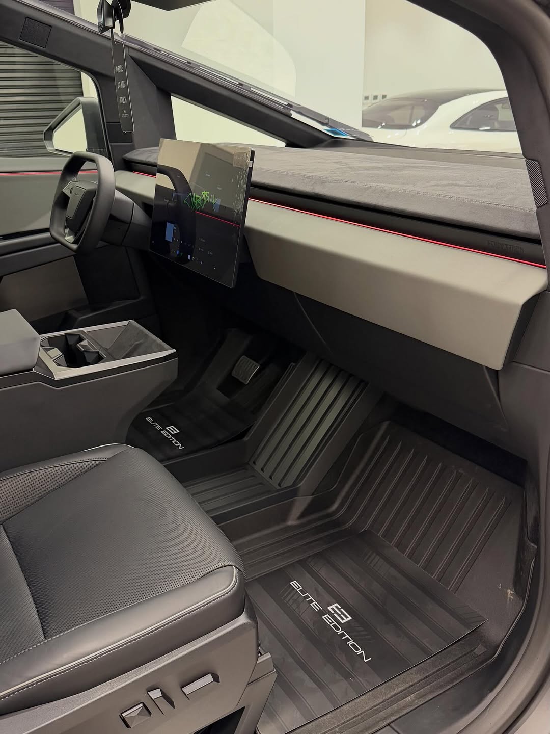 Tesla Cybertruck Thumbnail 5