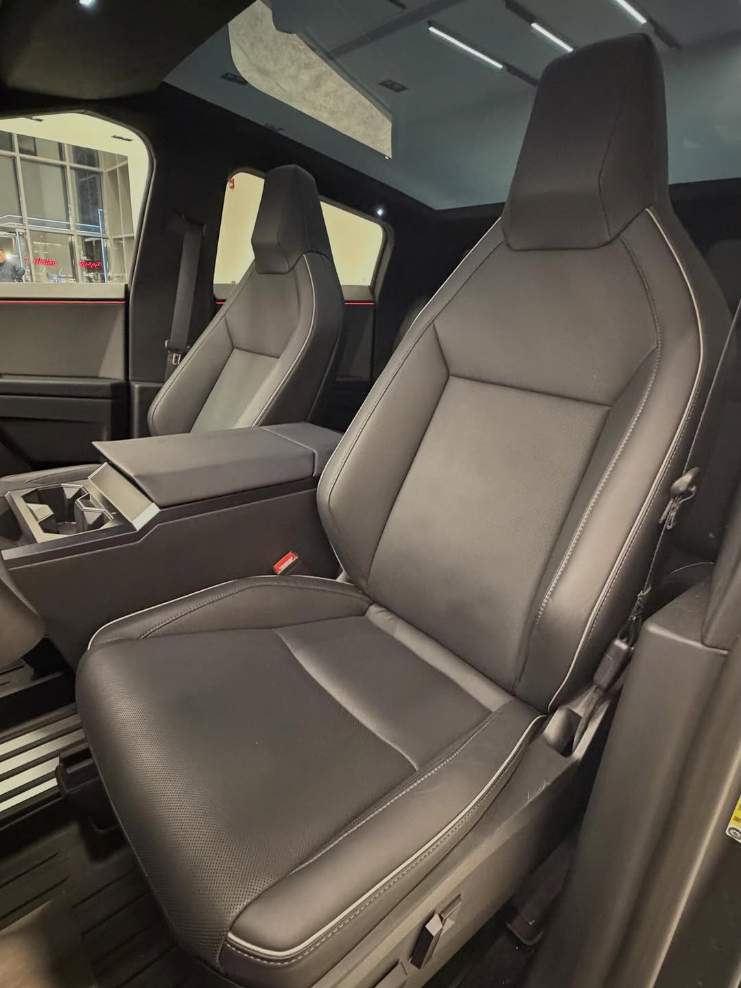 Tesla Cybertruck Thumbnail 6