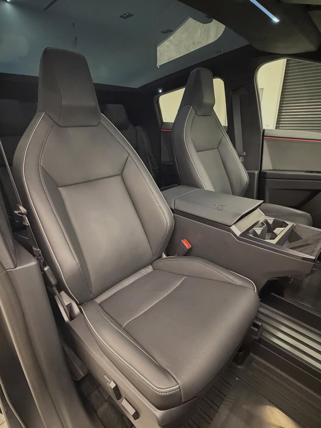 Tesla Cybertruck Thumbnail 7