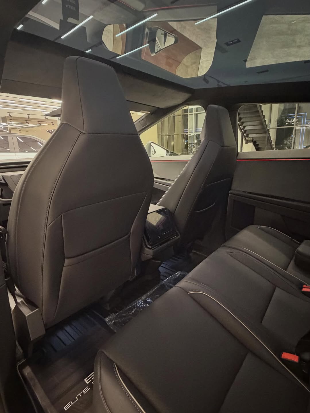 Tesla Cybertruck Thumbnail 8