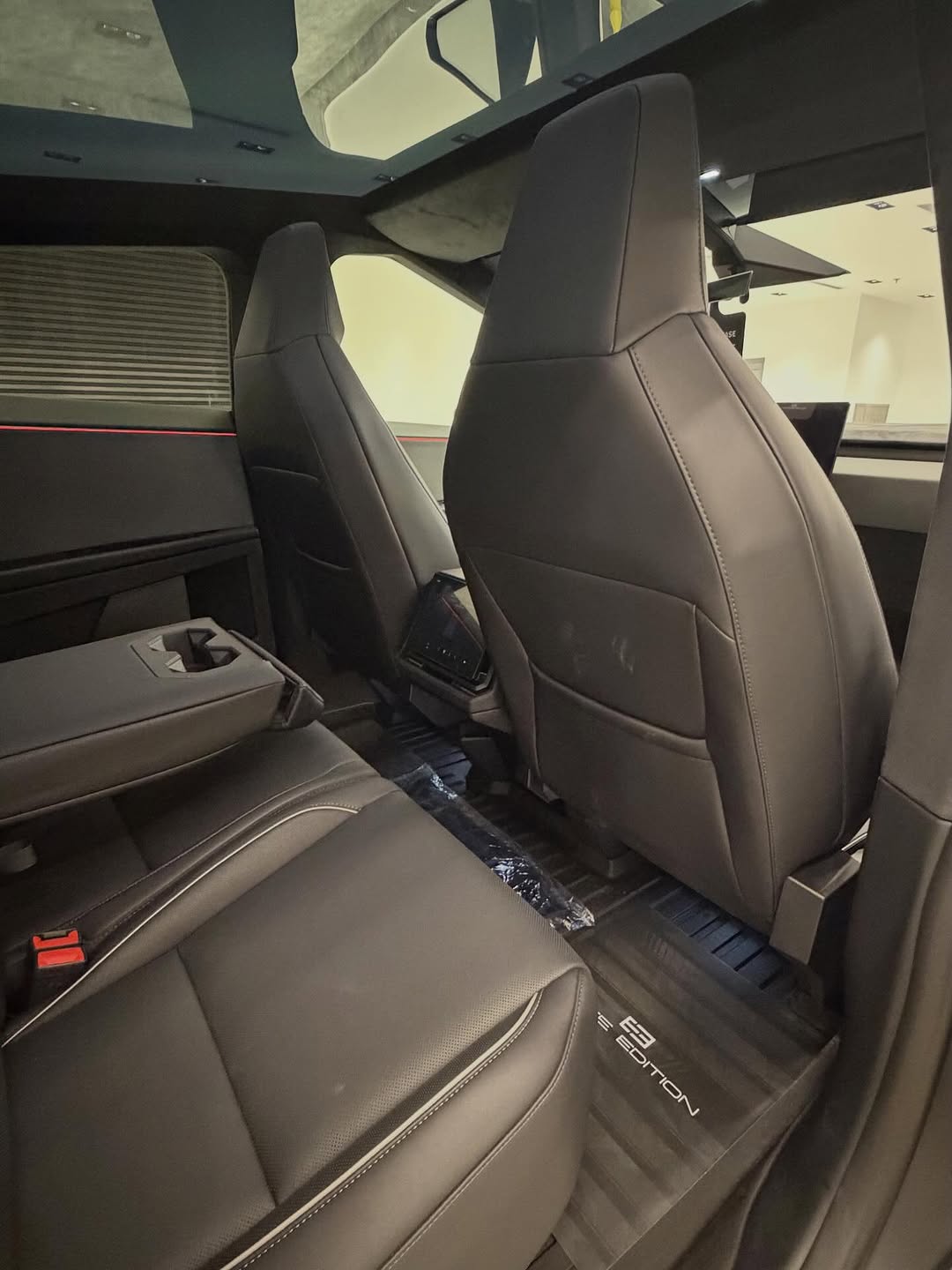 Tesla Cybertruck Thumbnail 9