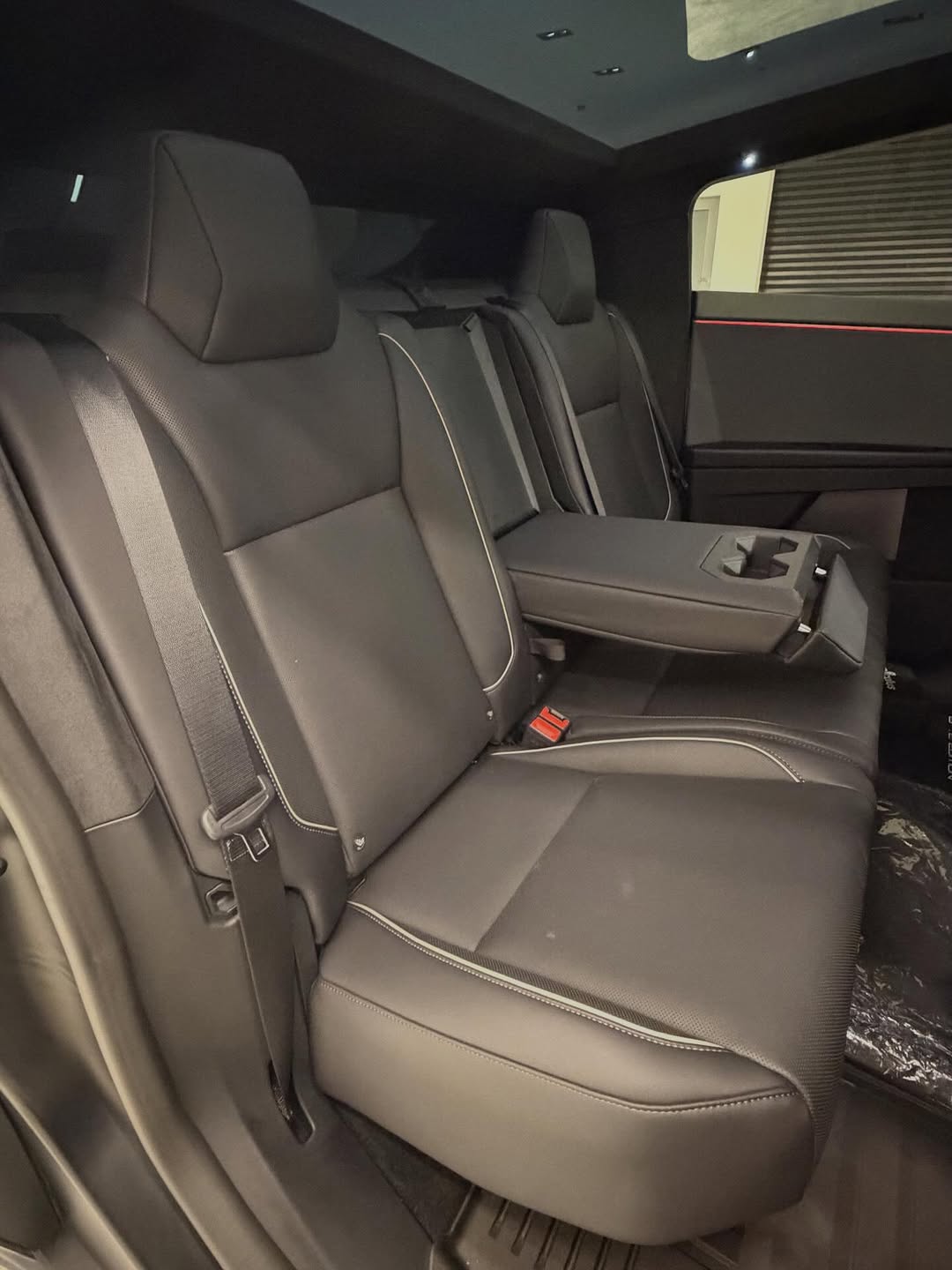 Tesla Cybertruck Thumbnail 11